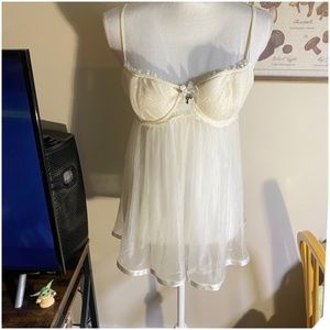 VS Ivory Nighty; 36C